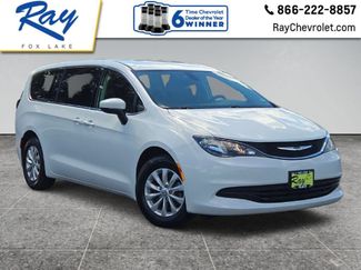 Used 2017 Chrysler Pacifica Touring FWD video 1
