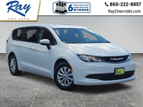 Used 2017 Chrysler Pacifica Touring FWD image 1