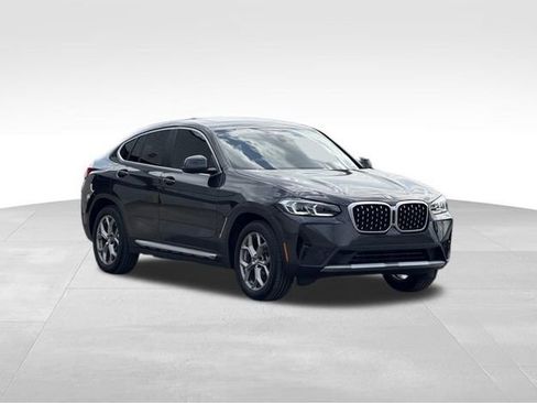 Certified 2025 BMW X4 xDrive30i w/ Premium Package image 11