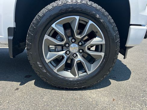 Used 2023 Chevrolet Silverado 1500 LT w/ Z71 Off-Road Package AWD/4WD image 33