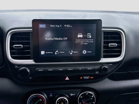 Used 2024 Hyundai Venue SE FWD image 10