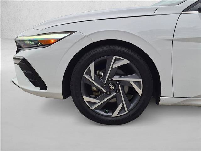 Used 2025 Hyundai Elantra Limited FWD image 24