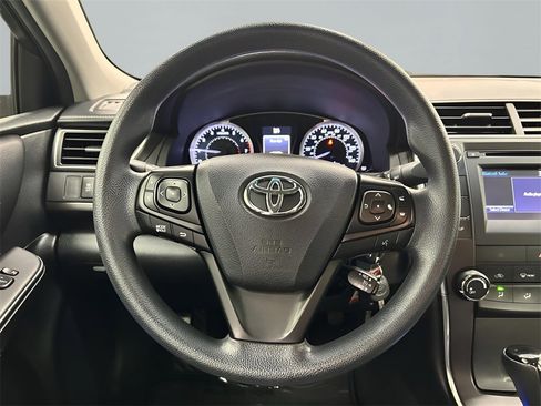 Used 2016 Toyota Camry LE image 12