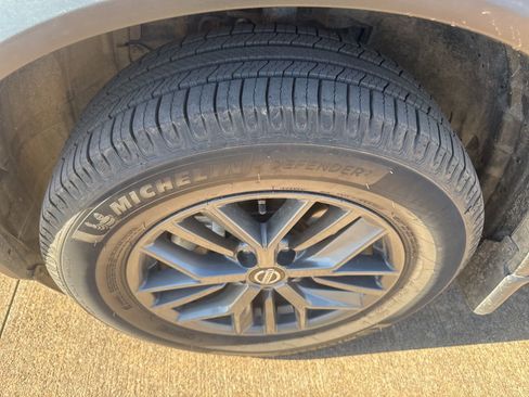 Used 2021 Nissan Rogue S image 6