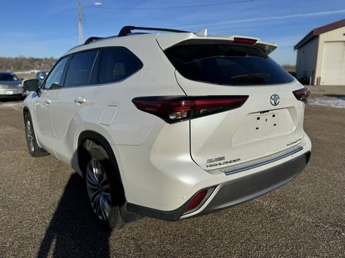 Used 2023 Toyota Highlander Platinum image 16