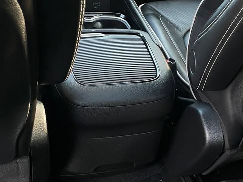 Used 2026 Chrysler Pacifica Limited w/ S Appearance Package FWD image 25