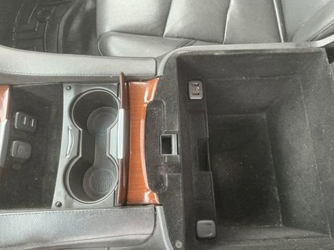 Used 2017 Cadillac Escalade Premium Luxury image 36