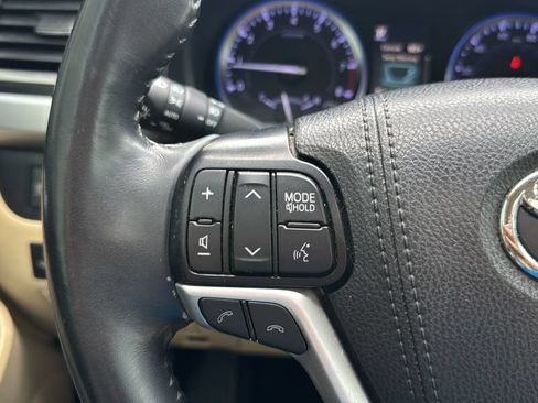 Used 2019 Toyota Highlander XLE FWD image 20
