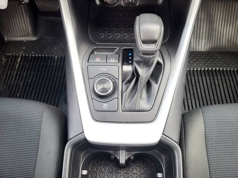 Used 2022 Toyota RAV4 LE AWD/4WD image 19