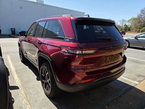 Used 2025 Jeep Grand Cherokee Altitude image 8