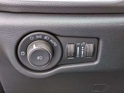 New 2026 Chrysler Pacifica Select image 15