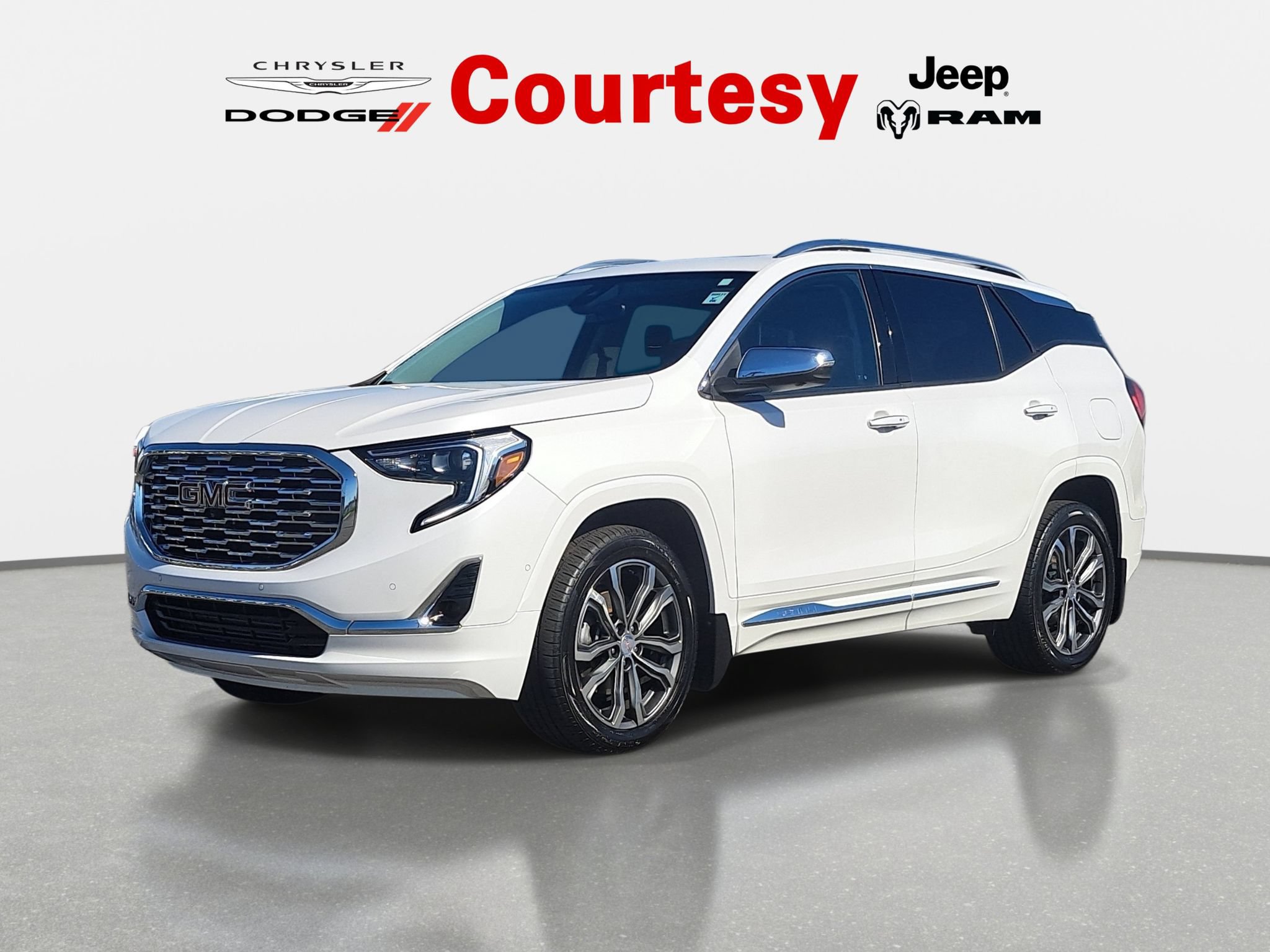 Used 2020 GMC Terrain Denali w/ Denali Premium Package AWD/4WD image 7