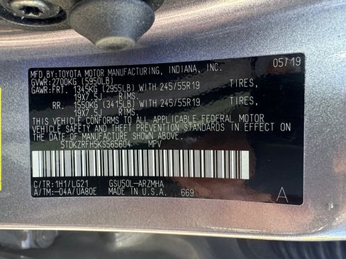 Used 2019 Toyota Highlander SE w/ Carpet Mat Package (TMS) FWD image 16