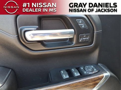 Used 2019 Chevrolet Silverado 1500 High Country w/ Technology Package AWD/4WD image 12
