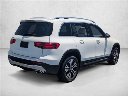 Used 2026 Mercedes-Benz GLB 250 image 2