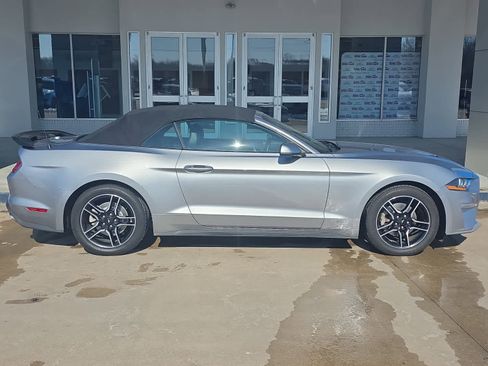 Used 2022 Ford Mustang Premium RWD image 8
