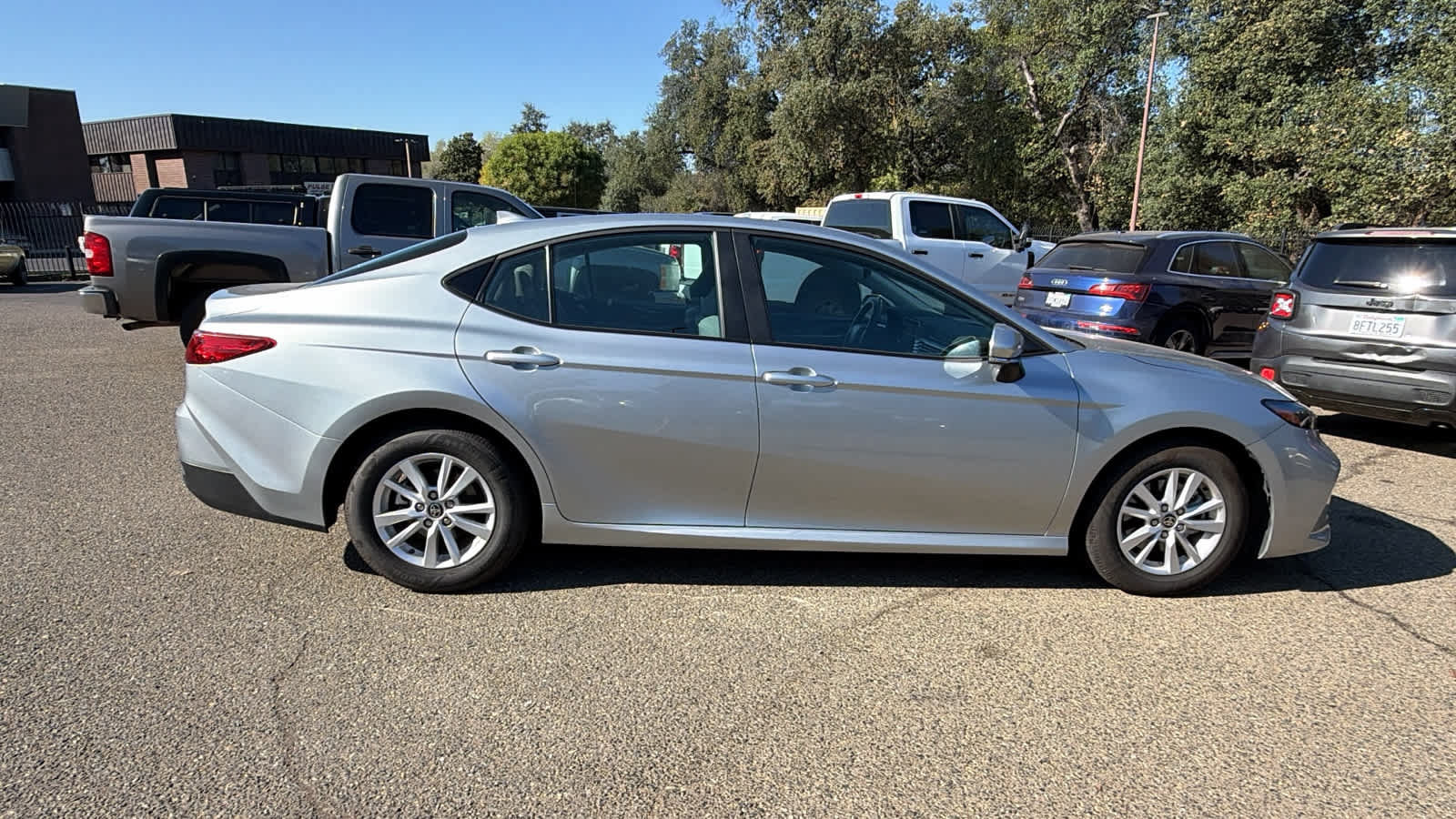 Used 2025 Toyota Camry LE FWD image 4