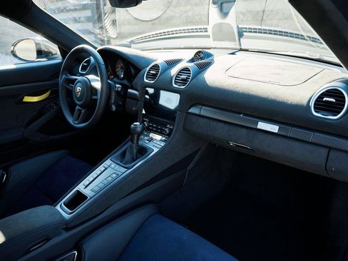 Used 2025 Porsche 718 Cayman GT4 RS w/ Weissach Package image 34