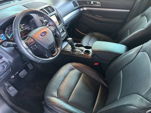 Used 2018 Ford Explorer XLT w/ Equipment Group 202A FWD image 10