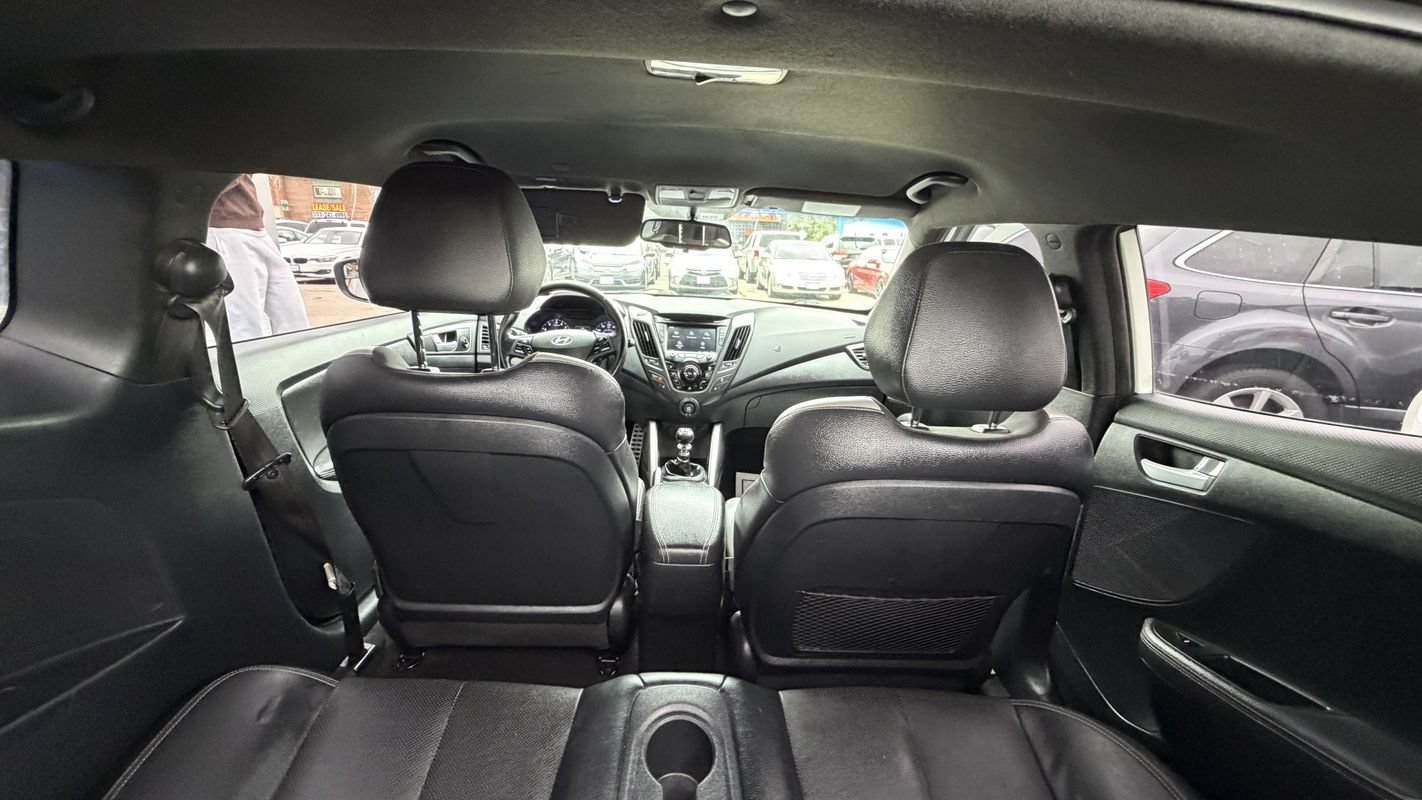 Used 2016 Hyundai Veloster Turbo FWD image 12