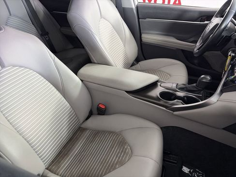 Used 2022 Toyota Camry SE FWD image 24