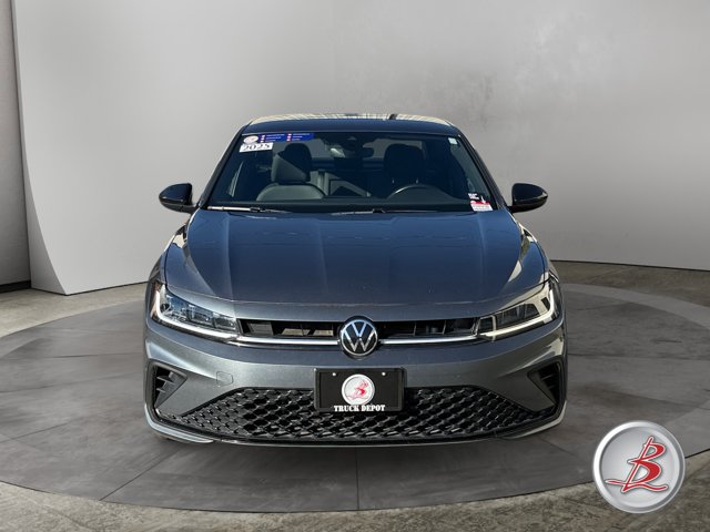 Used 2025 Volkswagen Jetta Sport FWD image 2