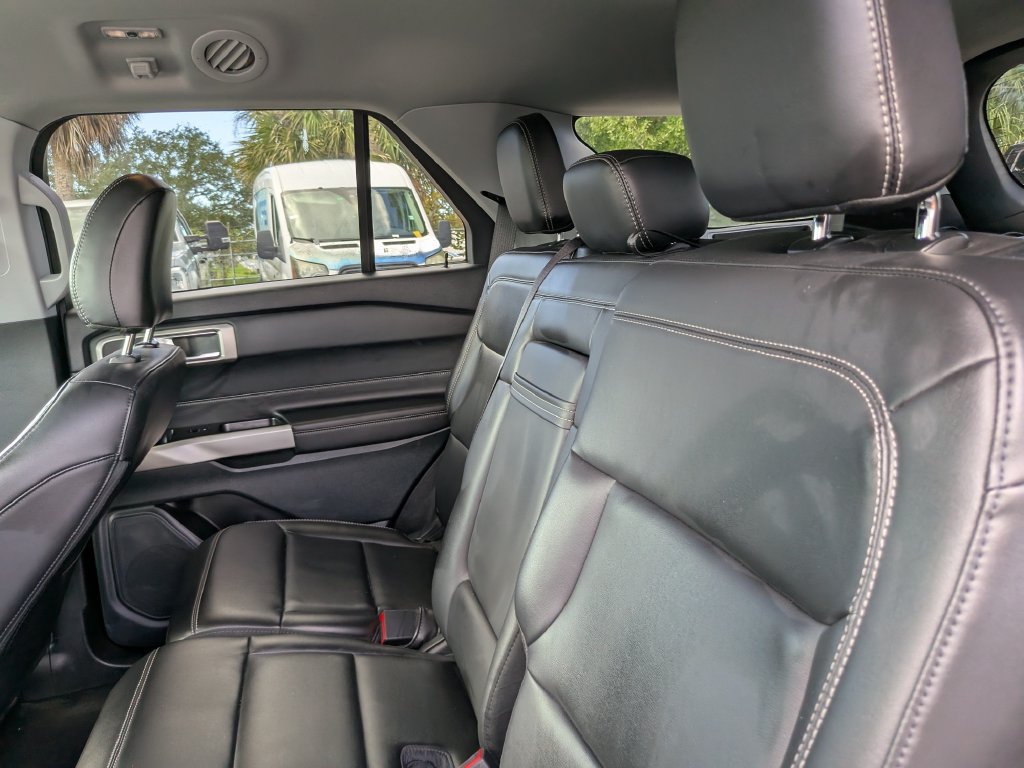 Used 2024 Ford Explorer XLT w/ Equipment Group 202A RWD image 18