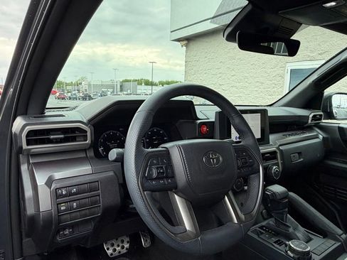 Used 2025 Toyota Tacoma TRD Sport AWD/4WD image 10