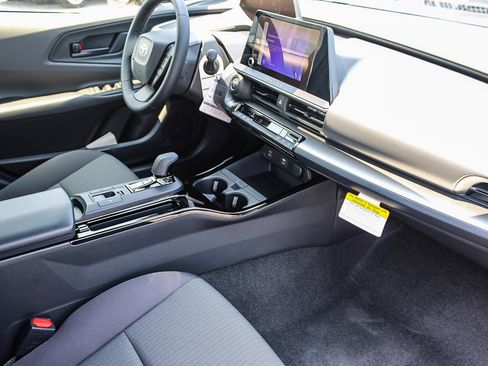 New 2026 Toyota Prius LE FWD image 31