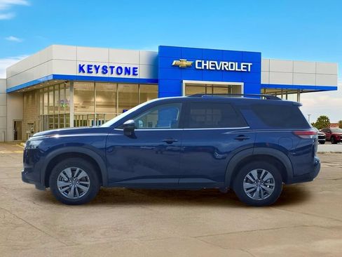 Used 2025 Nissan Pathfinder SV FWD image 4