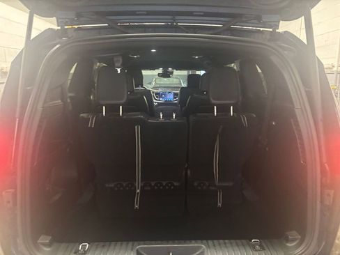 Used 2025 Chrysler Pacifica Select image 32