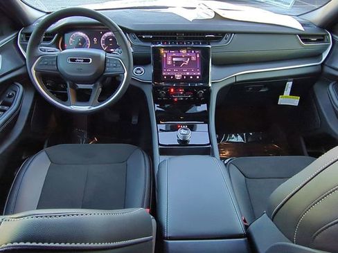 New 2025 Jeep Grand Cherokee L Altitude image 29