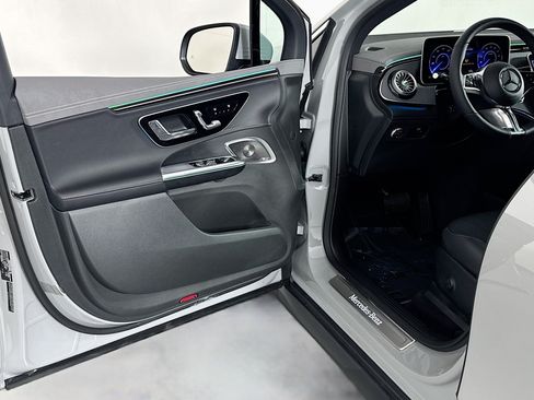 New 2026 Mercedes-Benz EQE 320 4MATIC SUV image 19