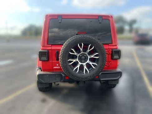 Used 2018 Jeep Wrangler Unlimited Sahara w/ Cold Weather Group AWD/4WD image 5