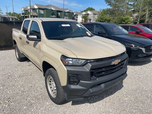 Used 2024 Chevrolet Colorado W/T image 2