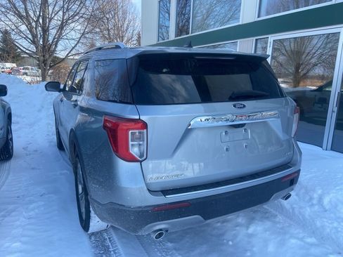 Used 2023 Ford Explorer Limited image 4