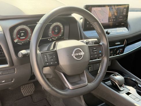 Used 2026 Nissan Rogue SL FWD image 16