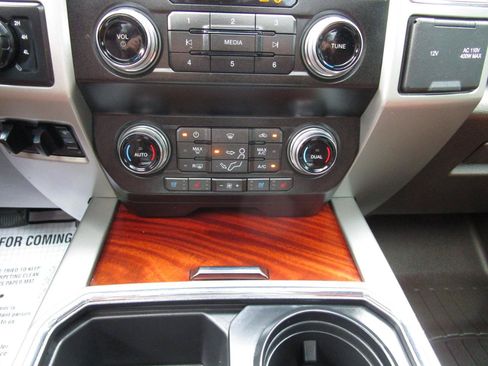 Used 2019 Ford F250 King Ranch w/ King Ranch Ultimate Package AWD/4WD image 17