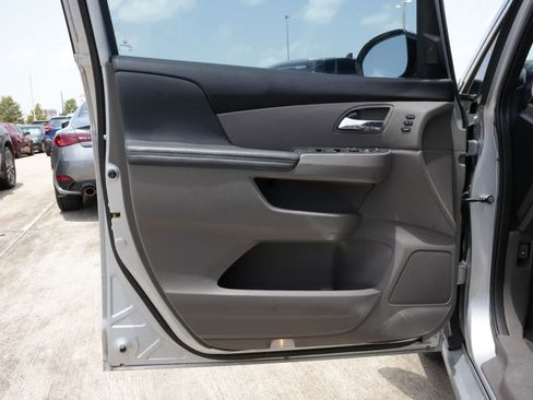 Used 2015 Honda Odyssey Touring Elite image 18