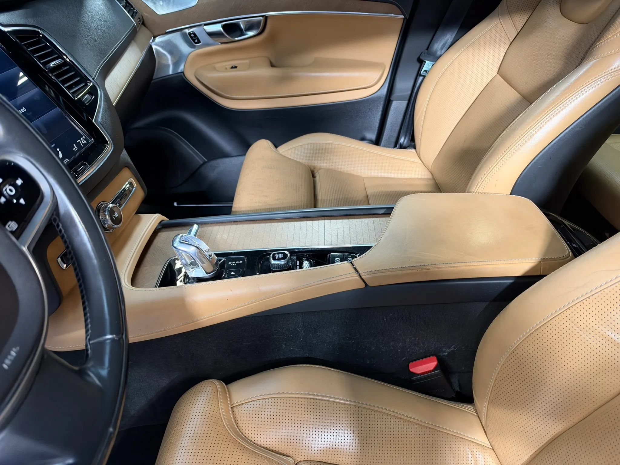 Used 2018 Volvo XC90 T8 Inscription w/ Convenience Package AWD/4WD image 18