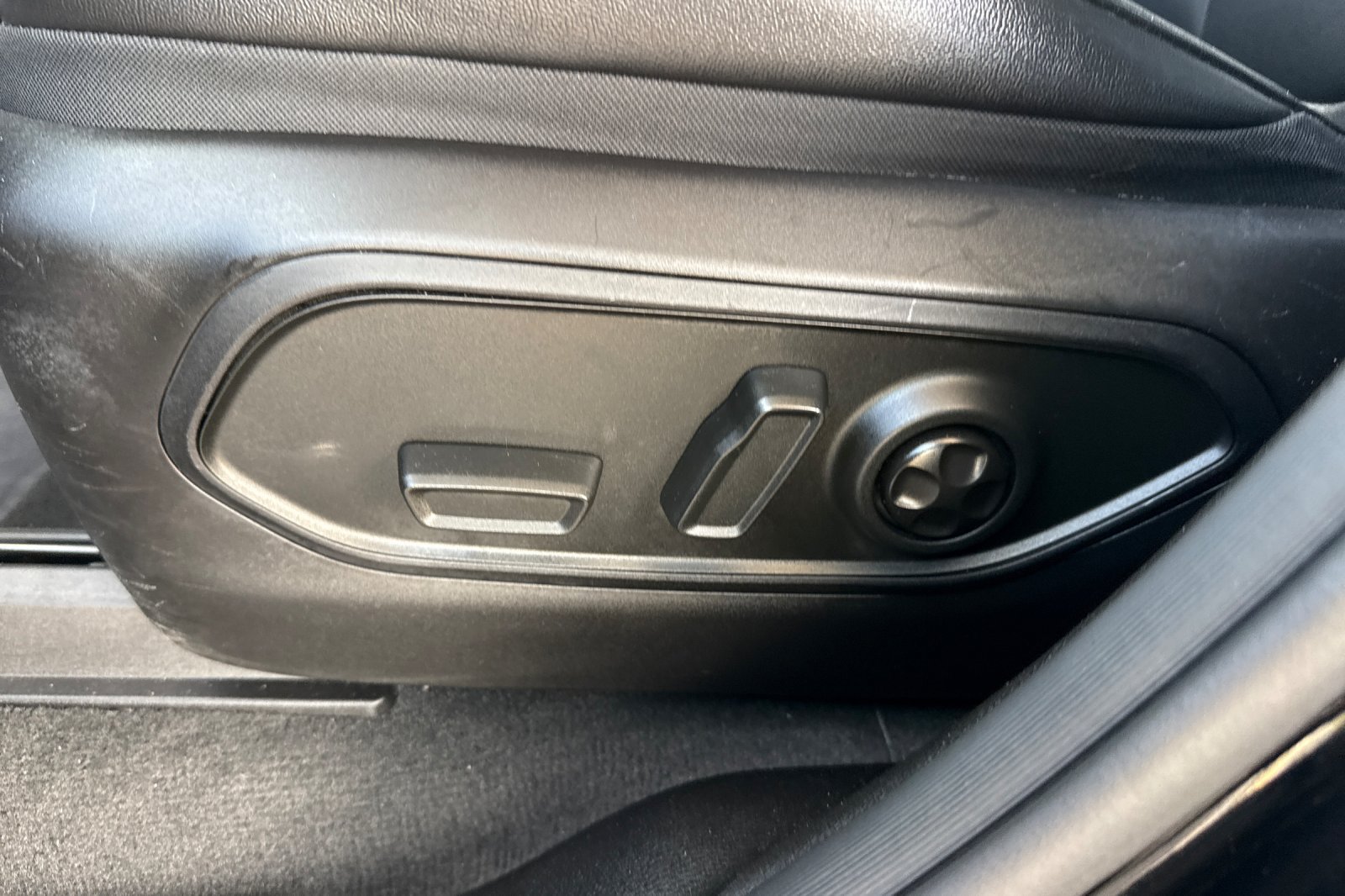 Used 2024 Jeep Grand Cherokee Limited RWD image 19