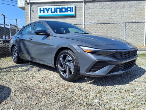 New 2025 Hyundai Elantra Sport FWD image 4