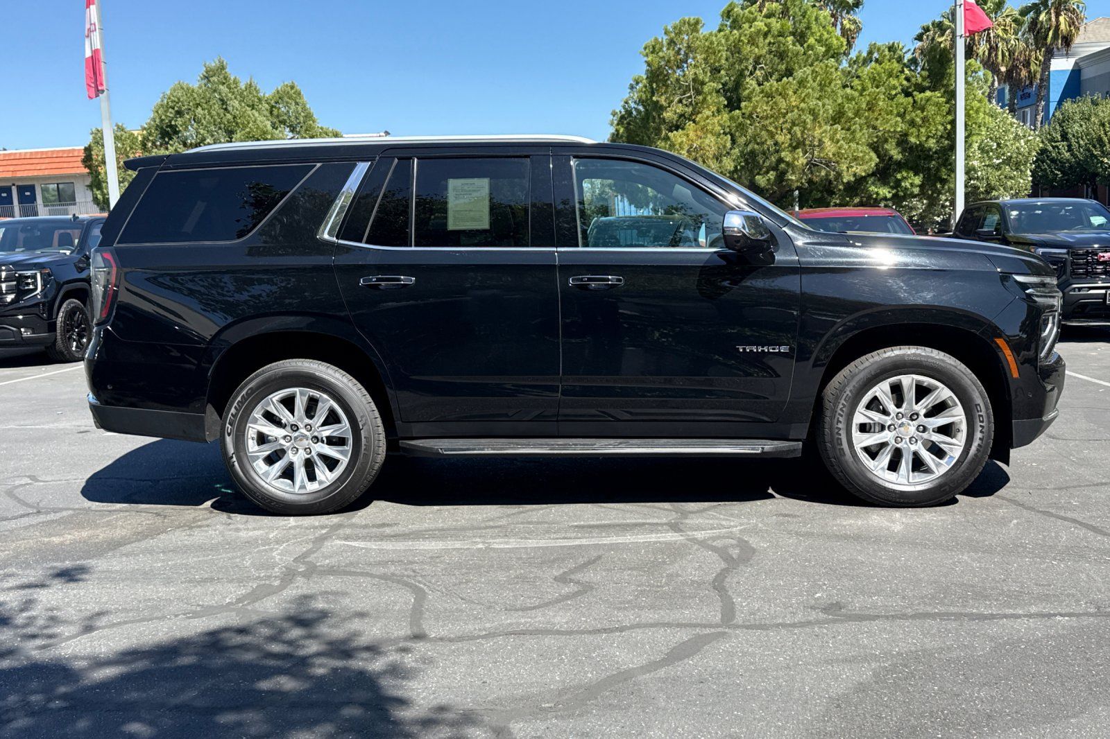 Used 2025 Chevrolet Tahoe Premier AWD/4WD image 3