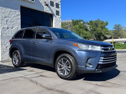 Used 2019 Toyota Highlander XLE FWD image 5