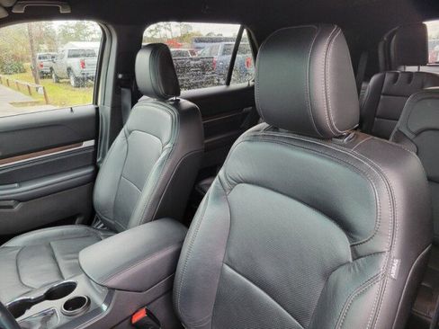 Used 2018 Ford Explorer Limited image 7