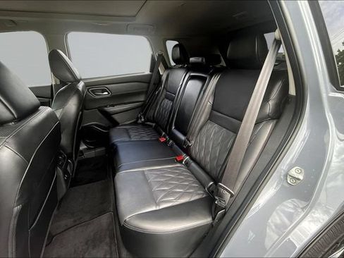 Used 2025 Nissan Rogue Platinum FWD image 22