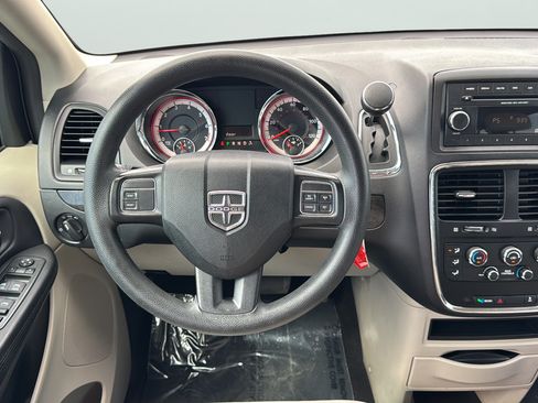 Used 2015 Dodge Grand Caravan SE w/ Quick Order Package 29E SE FWD image 16