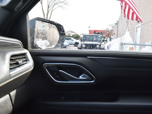 Used 2024 GMC Yukon XL SLT w/ SLT Premium Package image 18