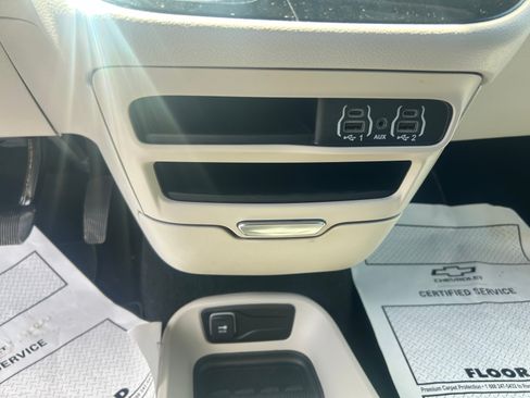 Used 2024 Chrysler Pacifica Touring-L FWD image 24
