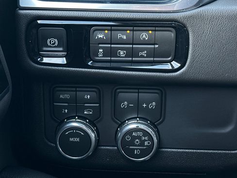 Used 2026 GMC Yukon XL Denali w/ Sun & Power Step Package AWD/4WD image 40